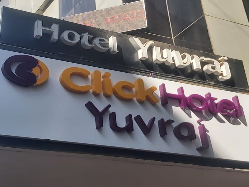 Click Hotel Yuvraj Banner